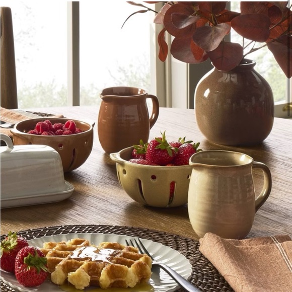 HEARTH & HAND NWT 2pc ceramic pitcher set -brown/cream - Picture 2 of 6